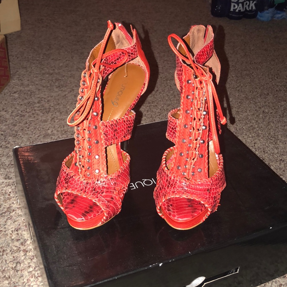 Sandals - Picture 2 of 3